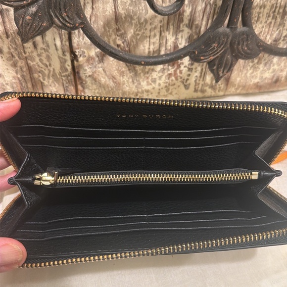 Tory Burch Black Wallet with Gold Logo - Picture 5 of 5
